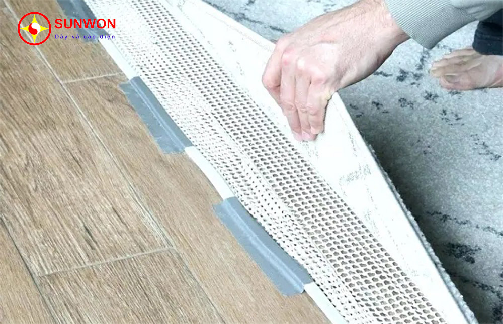 giấu-dây-dưới-thảm