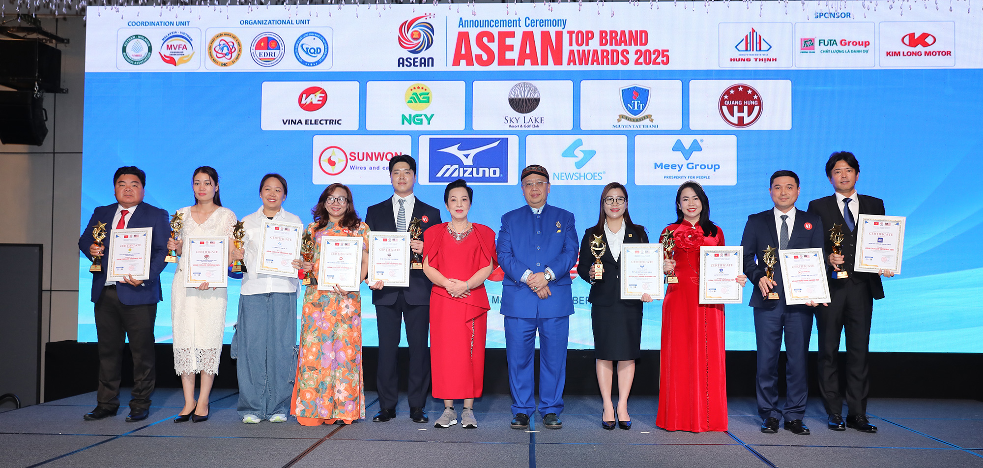 SUNWON-vinh-dự-nhận-giải-thưởng-ASEAN-Top-Brand-Awards-2025-2